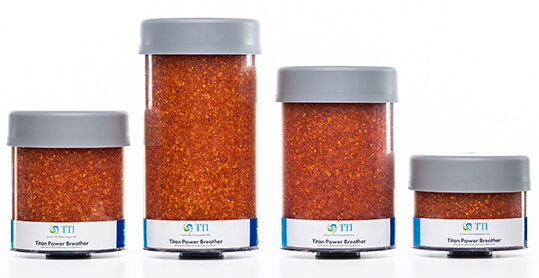 Titan PowerBreather™ Trockenmittel-Entlüfter mit orangefarbenem Kieselgel
