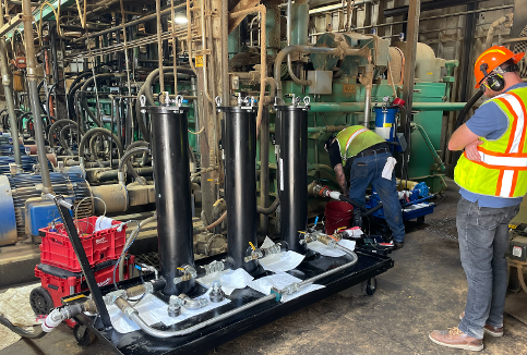 30 Gallonen pro Minute Nierenschleifen-Filtrationsschlitten für die Reinigung großer Reservoirs. Vierstufige Filtrationskaskade, ausgestattet mit TT107-Hochleistungsfiltern